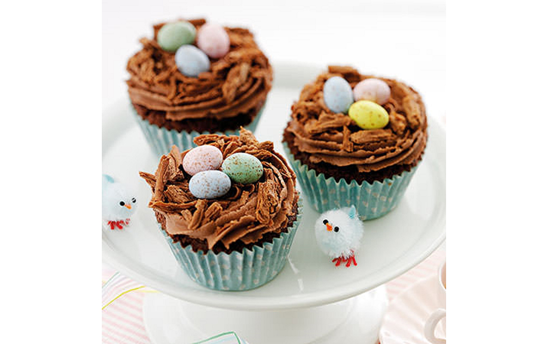Easter cakes: nest and eggs